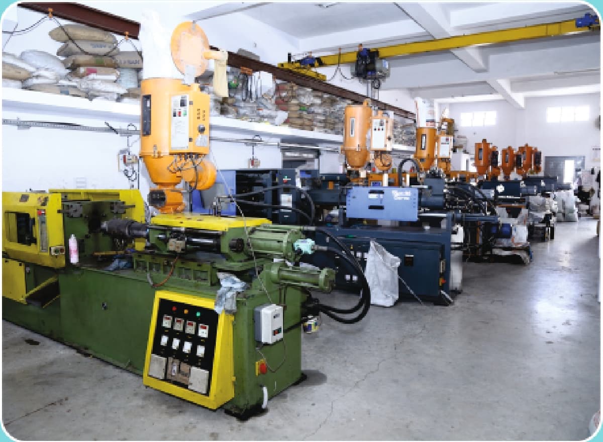 Plastic Injection Molding Unit